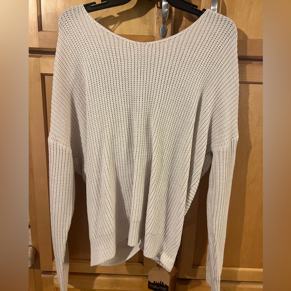 Womens sweater with twisted back. Very flattering. Size large. NWT.